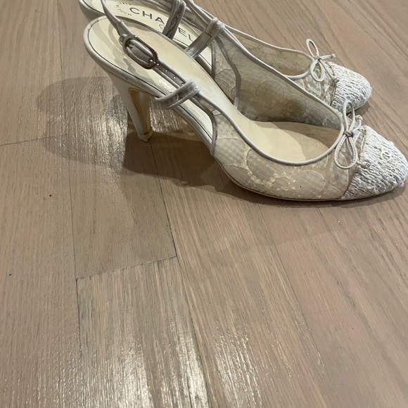 Chanel size 38 white lace slingbacks - Picture 2 of 4